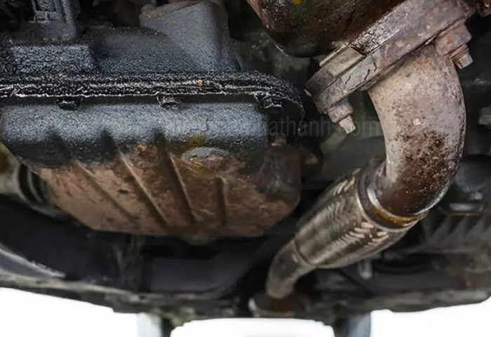 Hà Thành Garage – Địa Chỉ Tin Cậy Để Khắc Phục Triệt Để Tình Trạng Xe Bị Rỉ Dầu
