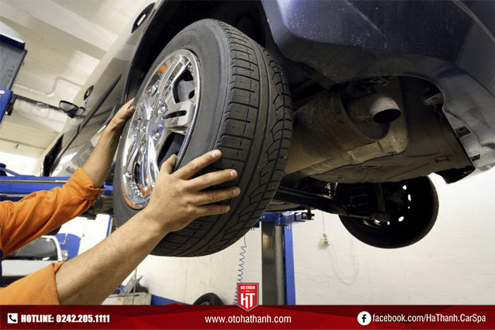 Kiểm tra lốp xe khi bảo dưỡng ô tô điện