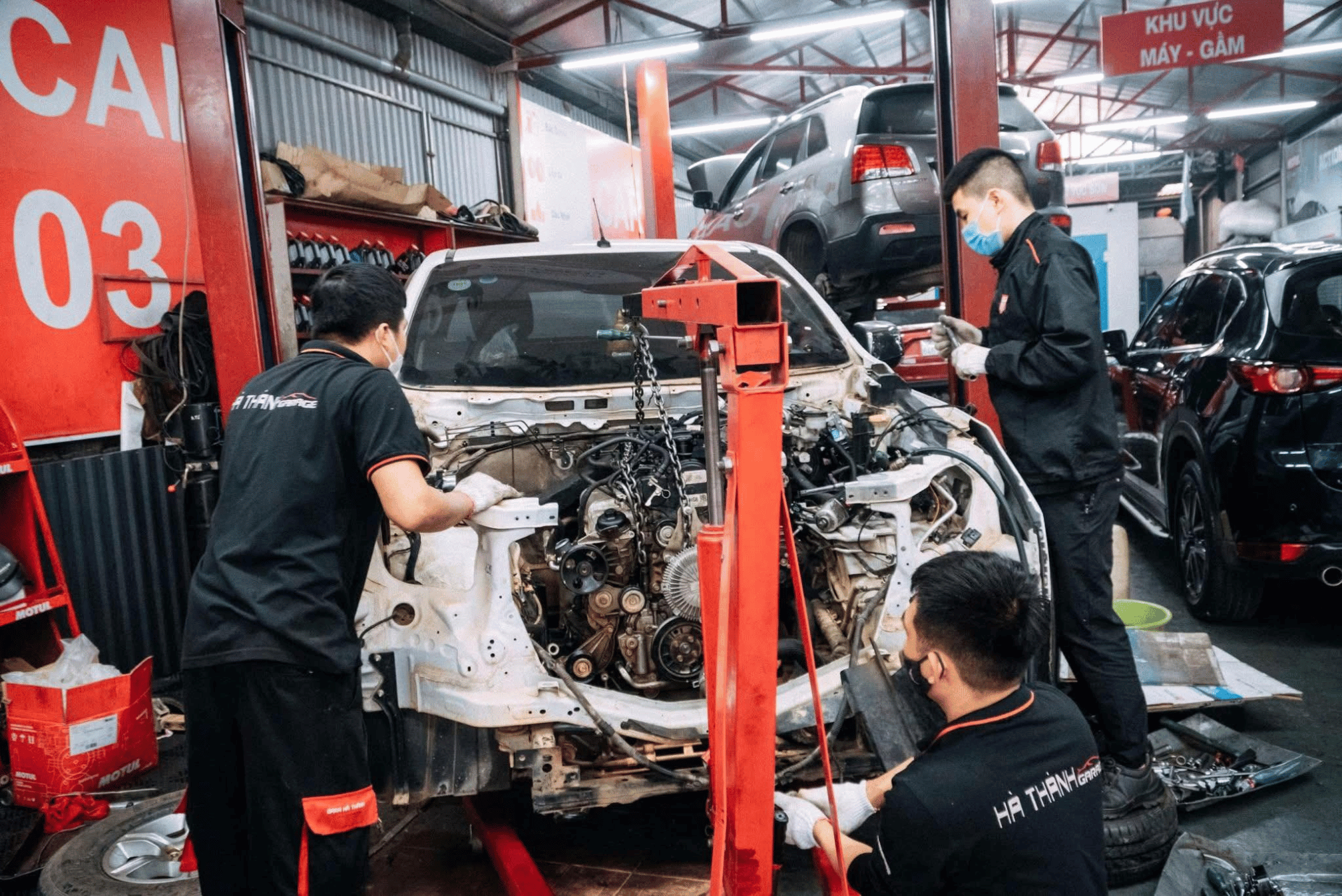 Đội ngũ kỹ thuật viên tay nghề cao và tận tâm