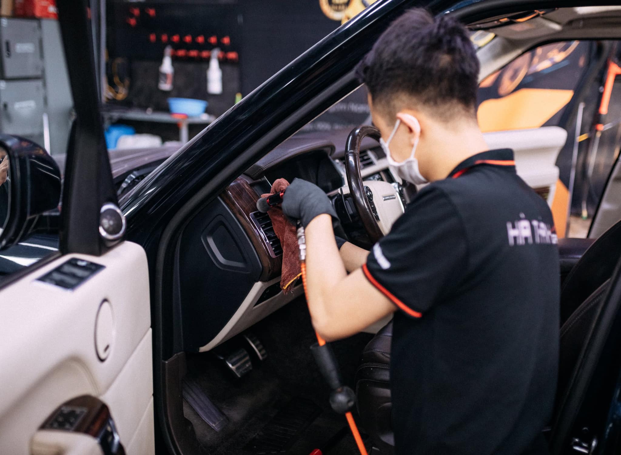 Dịch vụ dọn nội thất ô tô chuyên nghiệp - Hà Thành Garage cơ sở uy tín