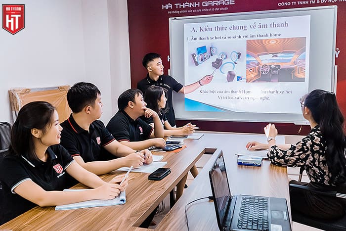 Nhân viên tích cực tham gia vào buổi đào tạo