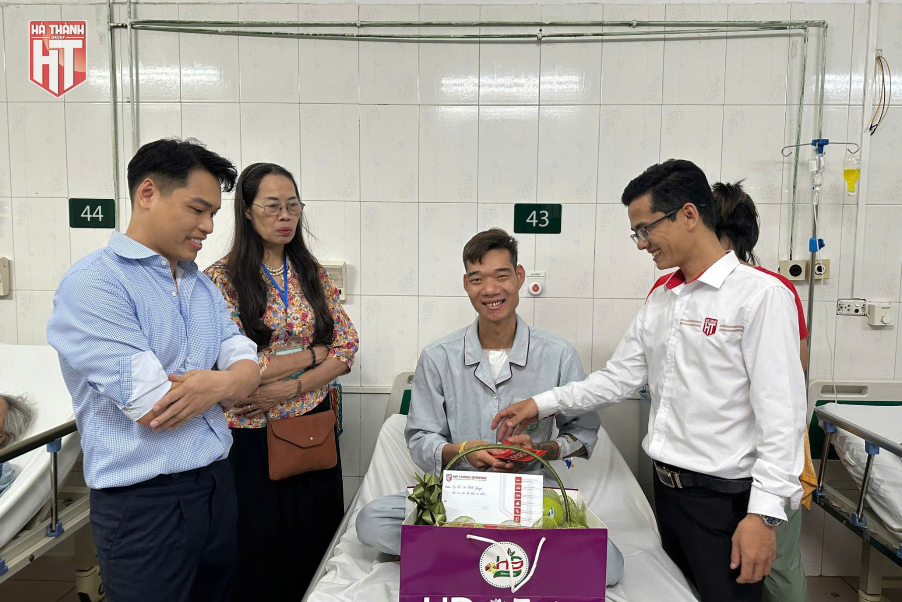 Hà Thành Garage cùng đồng nghiệp ủng hộ hơn 30 triệu thăm CBNV