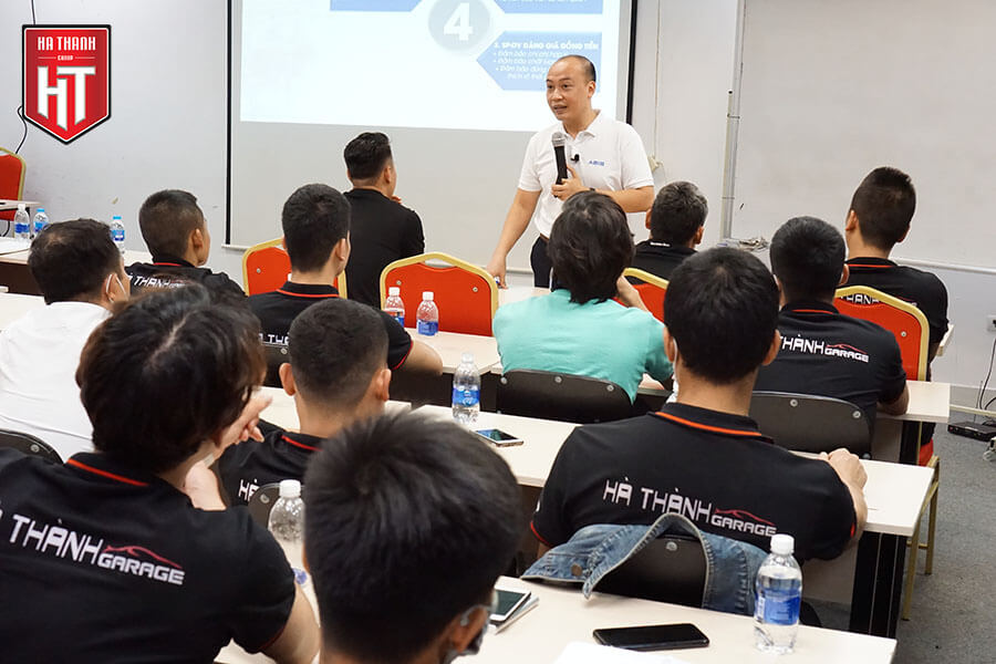 Chuyên gia tư vấn quản trị doanh nghiệp Nguyễn Hồng Cương là giảng viên được Hà Thành Garage mời đứng lớp trong buổi đào tạo tập trung lần này