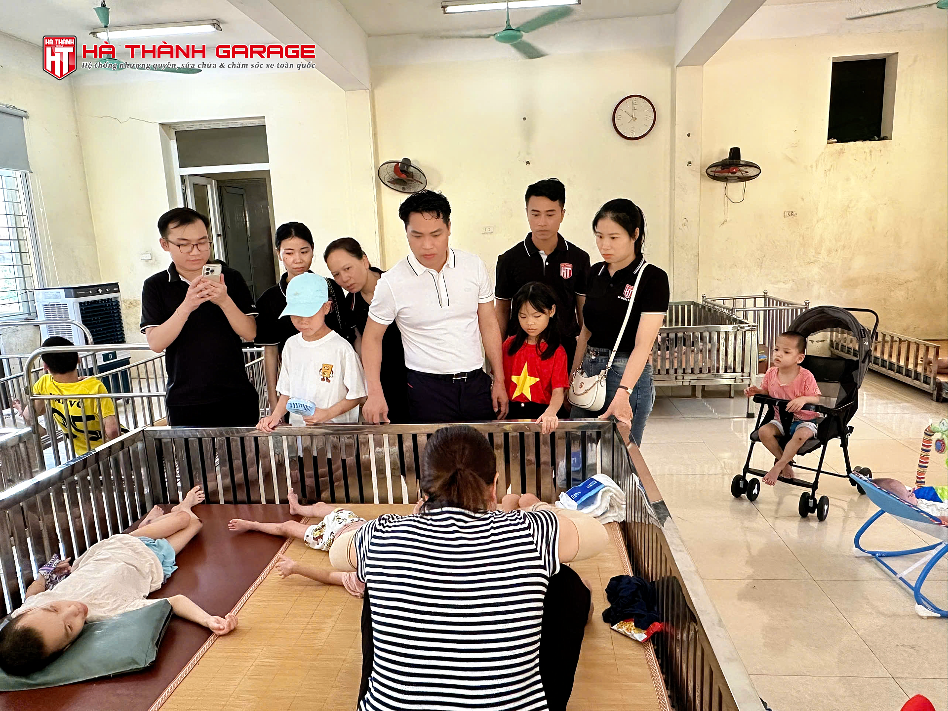Hà Thành Garage chuẩn bị chu đáo những phần quà thiết thực cho những hoàn cảnh khó khăn
