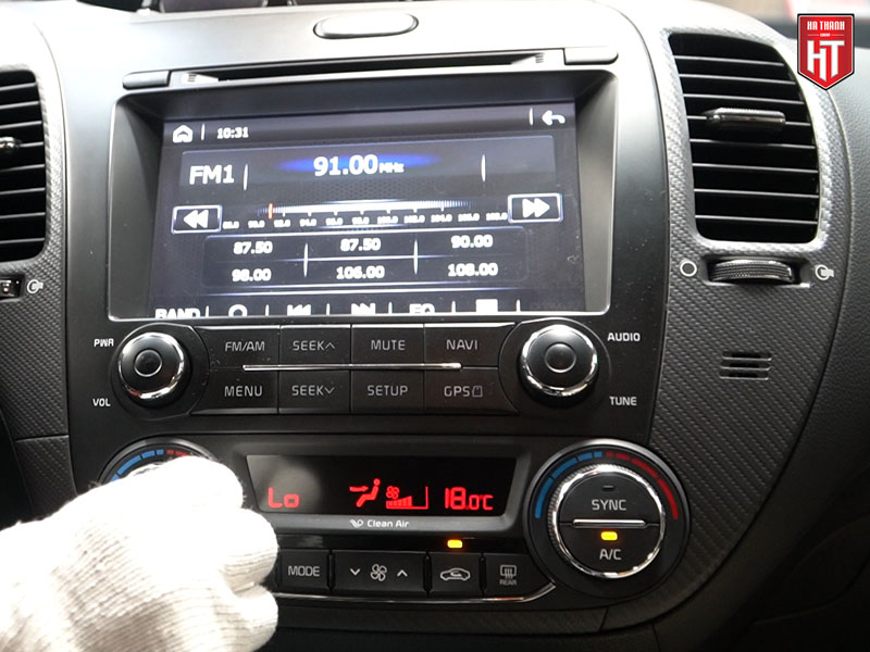 Làm giảm nhiệt độ trong xe trước khi bật điều hòa