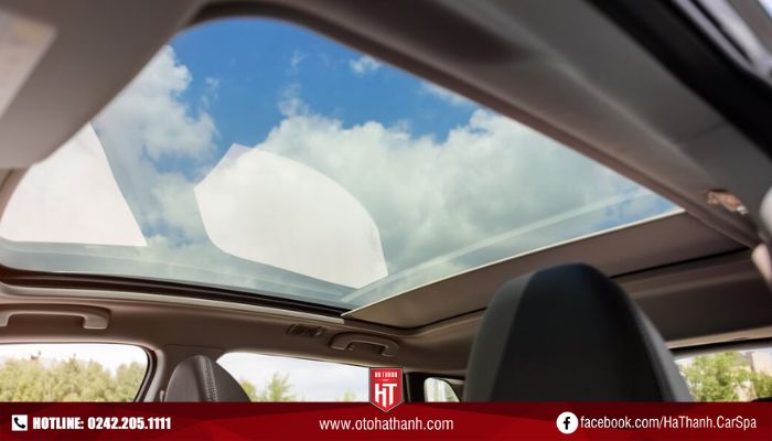 Sunroof là gì? Ưu và nhược điểm nổi bật của Sunroof (cửa sổ trời)