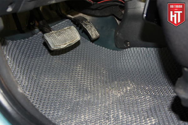 Tác hại khi dùng thảm ô tô kém chất lượng