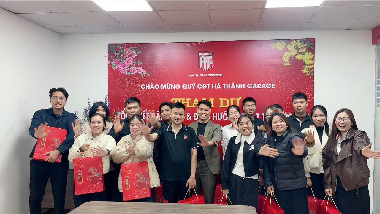 Hà Thành Garage trao quà Tết: Gói trọn chân tình trong từng món quà