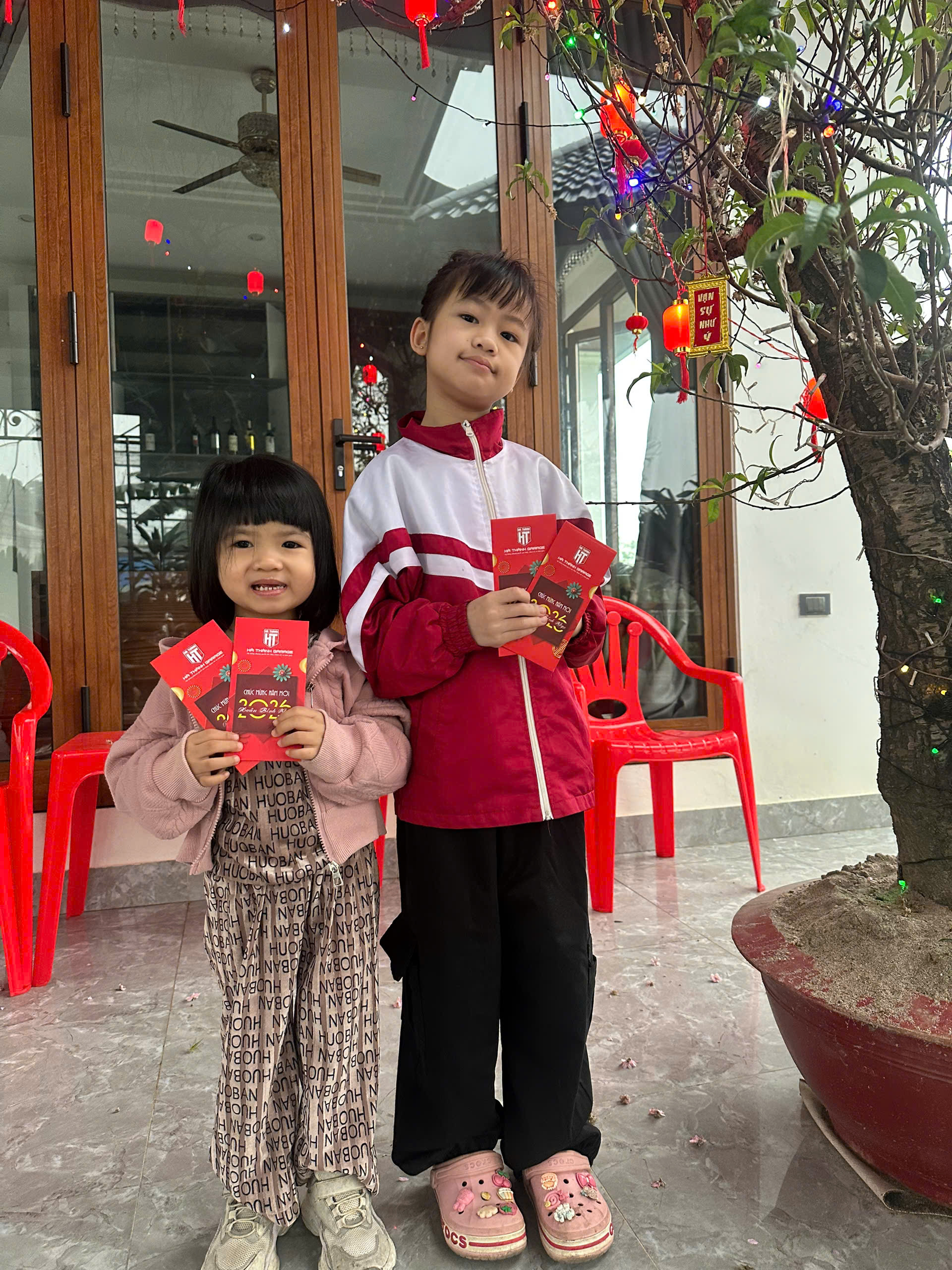 Hà Thành Garage lì xì năm mới - Tạo môi trường gắn kết gia đình trong công việc